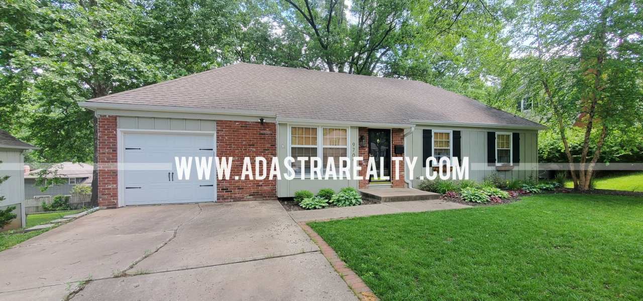 Beautiful Home in the Heart of Overland Park-Available NOW!!