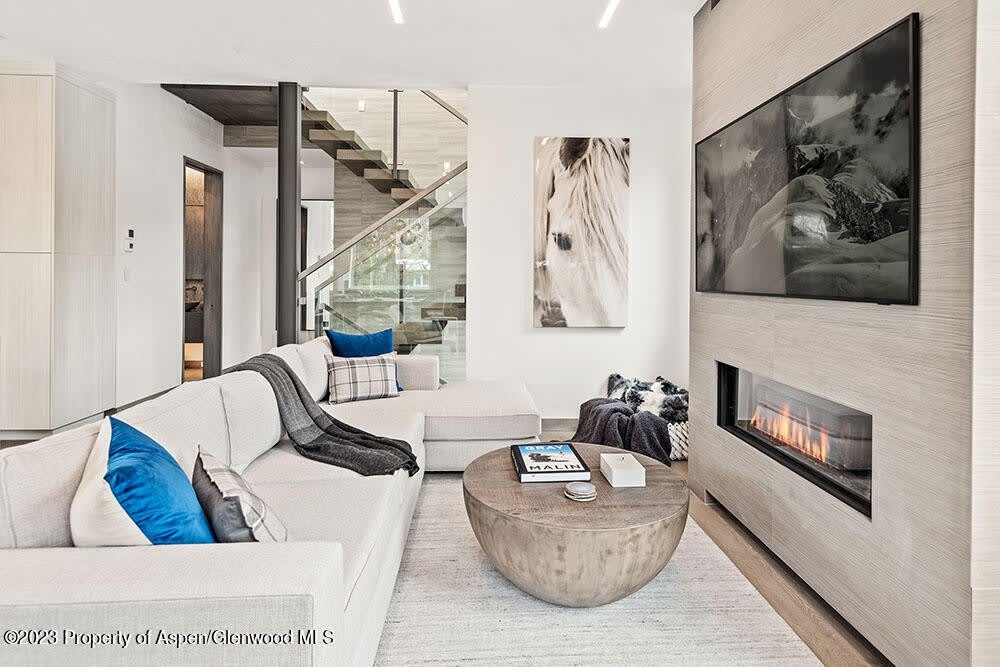 802 E Cooper unit: #3