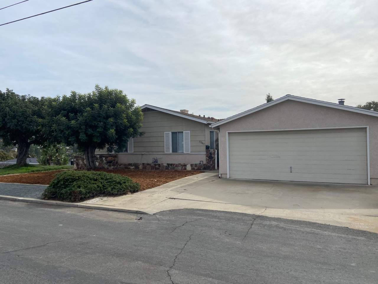 Large 3 Bed, 2 Bath in La Mesa!!