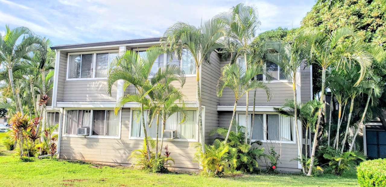Mililani 2 Bedroom 1 Bathroom 2 Parking Townhome 5 minute walk to Schools, Shopping and Public Transportation