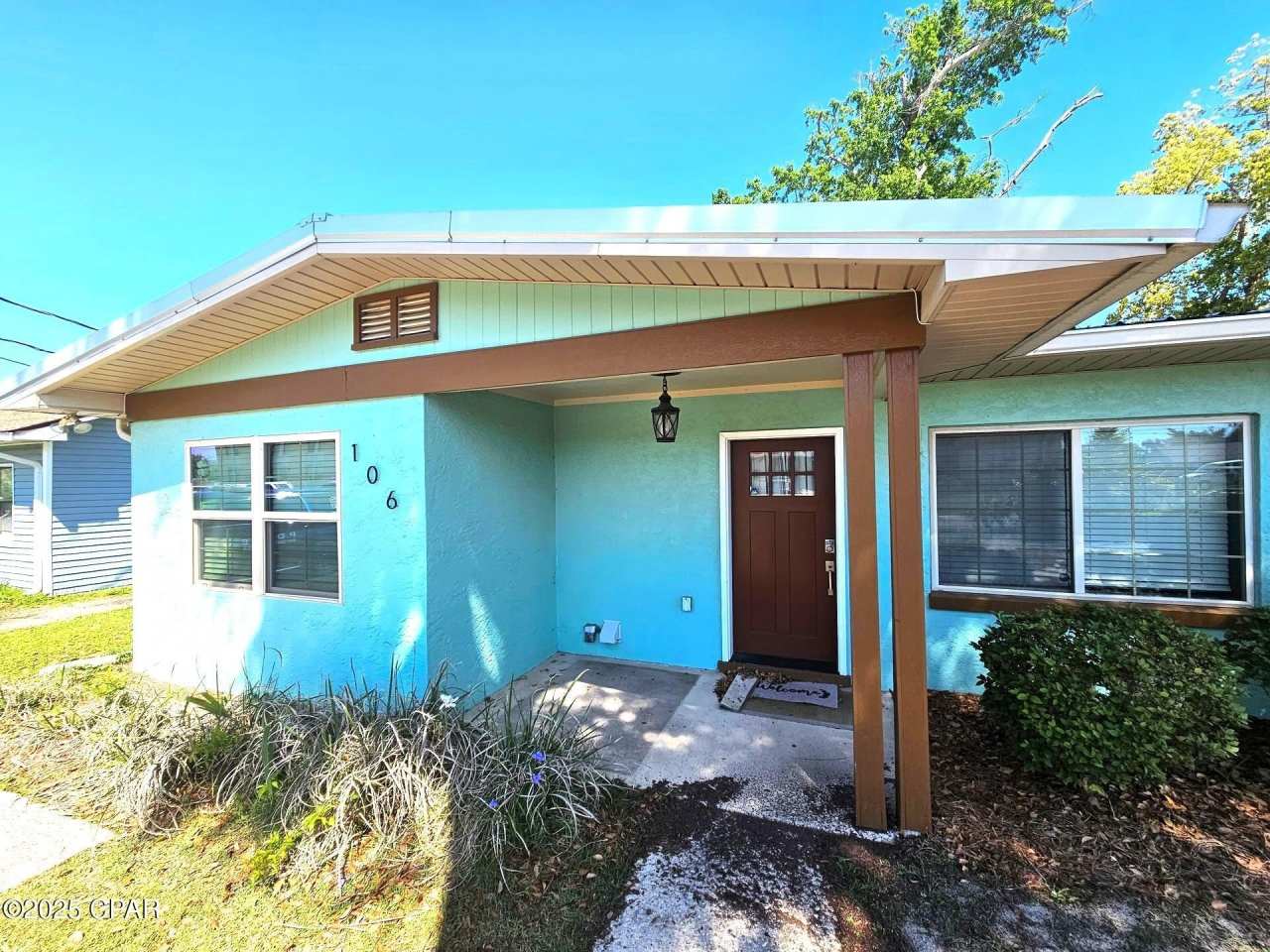 106 N MacArthur Avenue