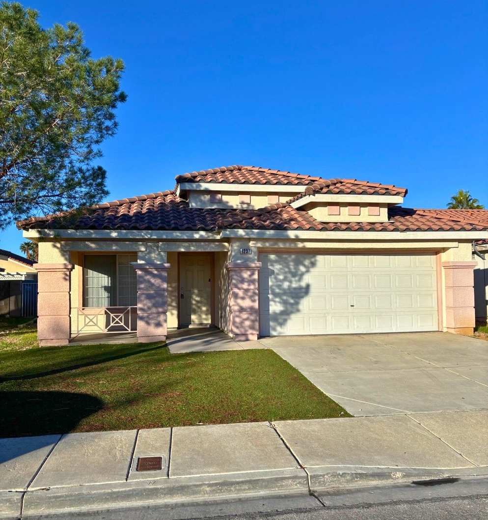 MOVE-IN READY 3BR/2BA SINGLE FAMILY HOME IN LAS VEGAS