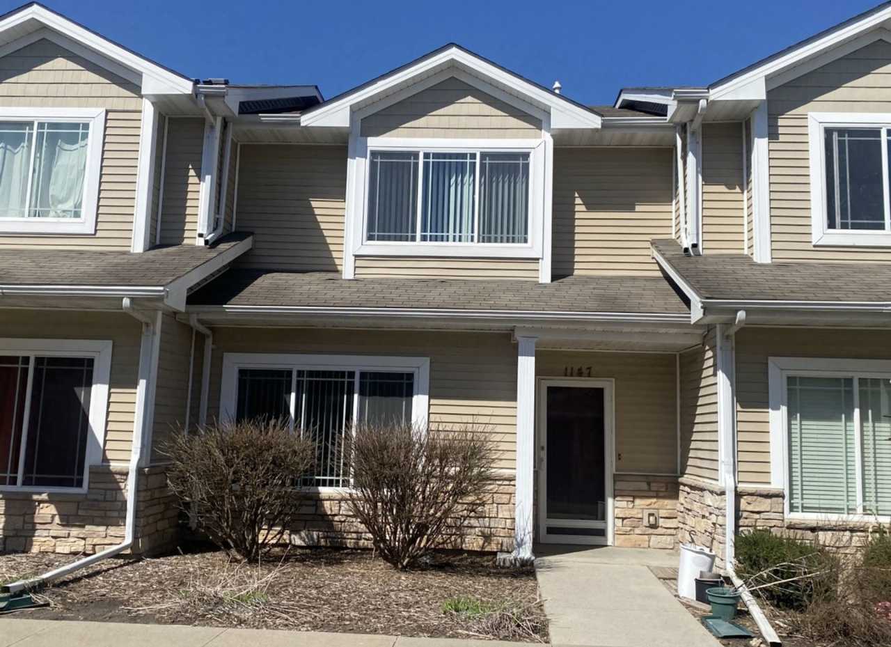 1147 NE 7th Ln - Townhome w/ Attached Garage For Rent