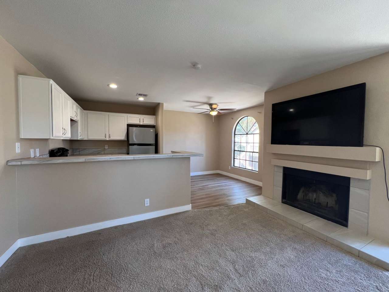 UPGRADED SECOND FLOOR 3BD/2BA CONDO NEAR S NELLIS  E VEGAS VALLEY