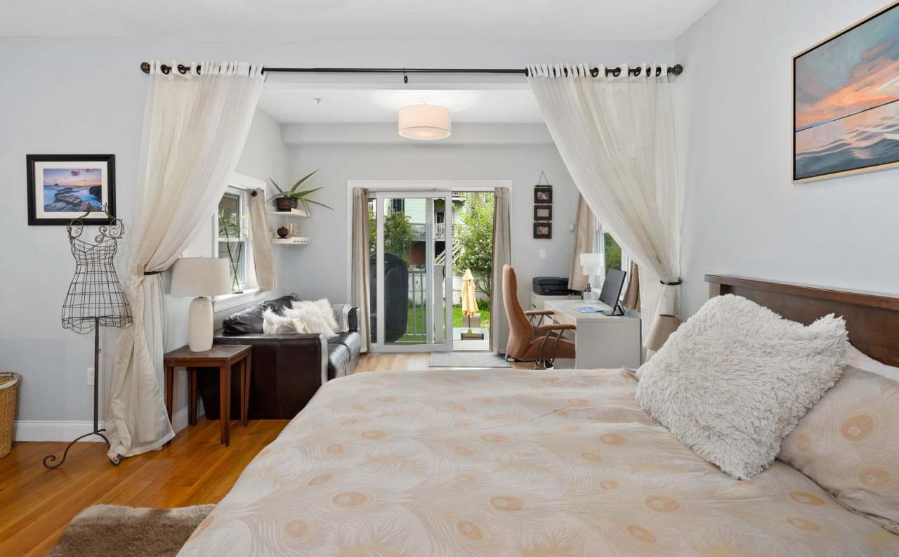 New 2BR2BA Condo in Jefferies Point with Backyard