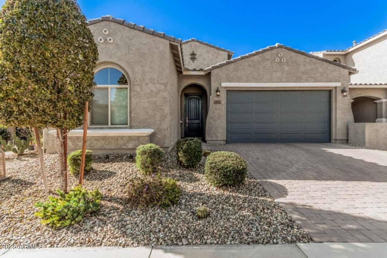 1882 N 140th Dr, Goodyear - Gorgeous Townhome in Gated Community