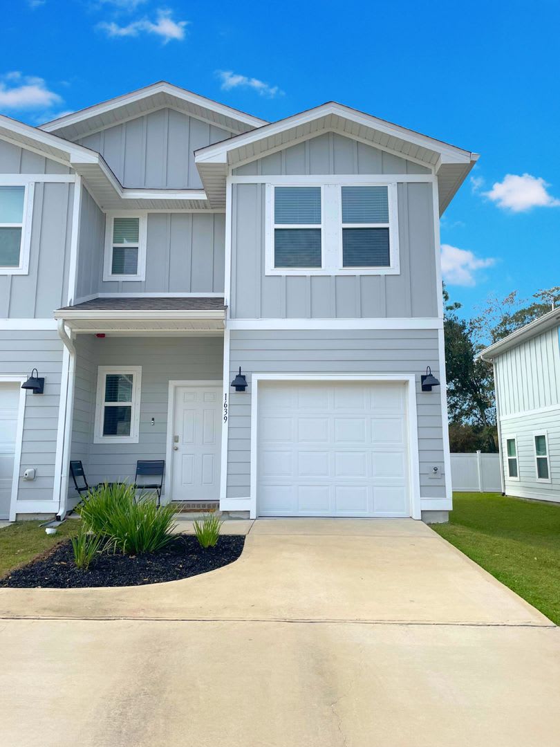 Splendid Townhouse, Community Pool  Dog Park!