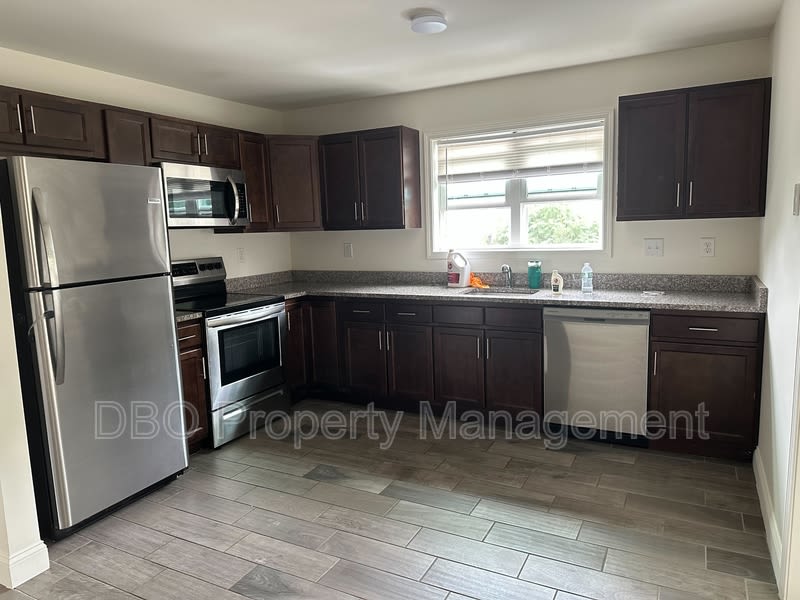 1047 Broadway - 7