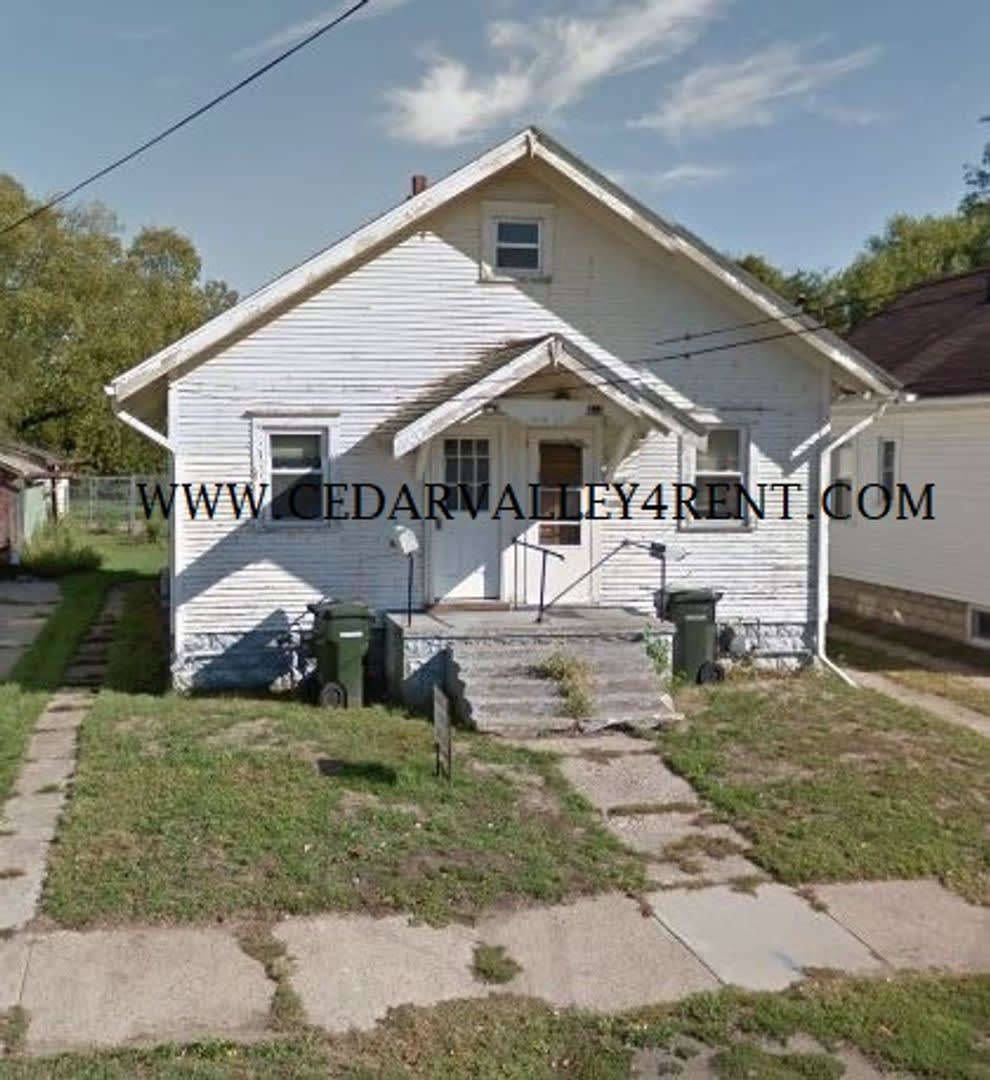 1 Bedroom, 1 Bath Duplex located at 313 Dearborn Waterloo, IA