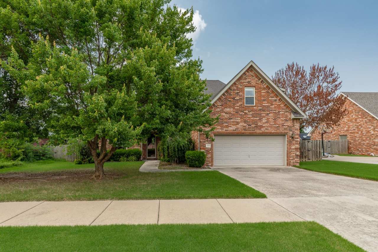 Furnished beautiful 4bd/2.5bth home located in the Clabber Creek Subdivision!! Open to various lease lengths!