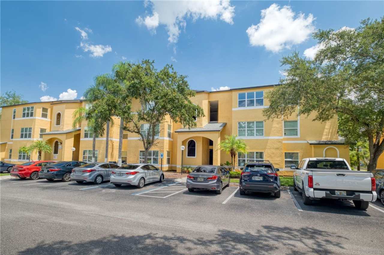 Beautiful 2-Bedroom Condo in Gated Venetian Place