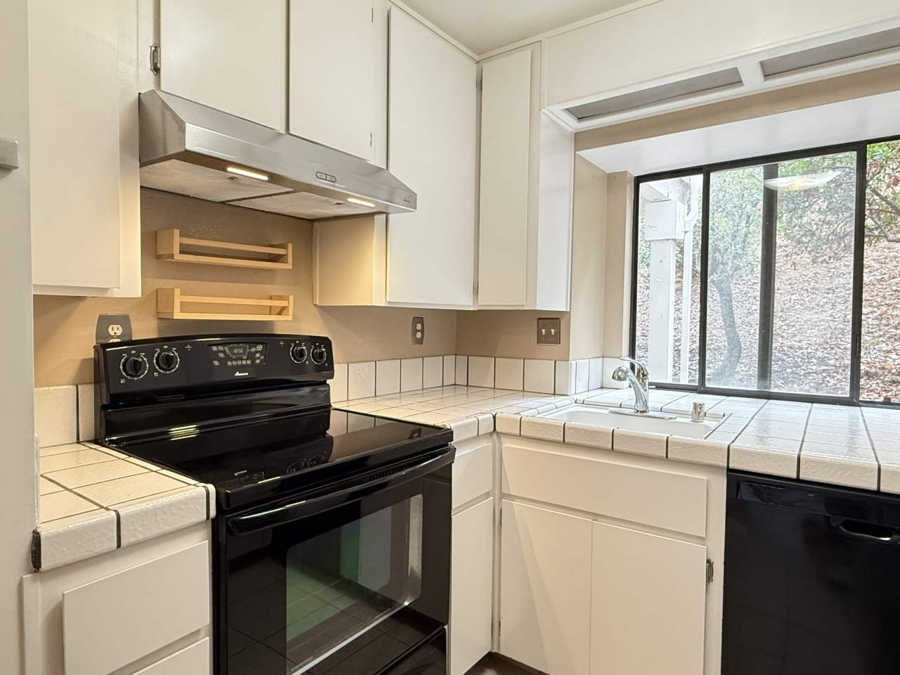 77 Village Circle - -