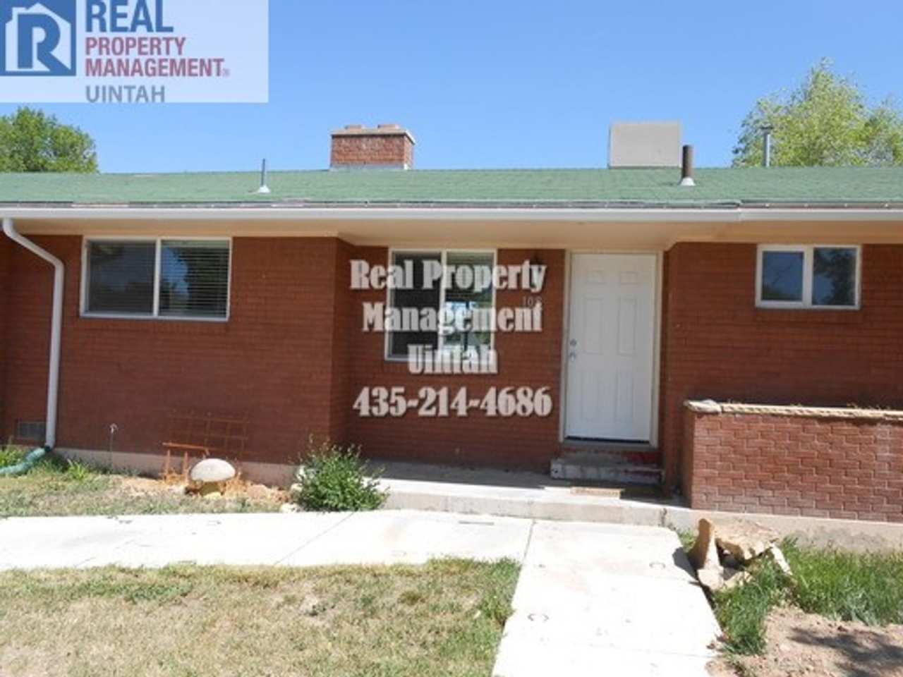 One level living with 4 bedrooms, 2 bathrooms, private yard and centrally located.