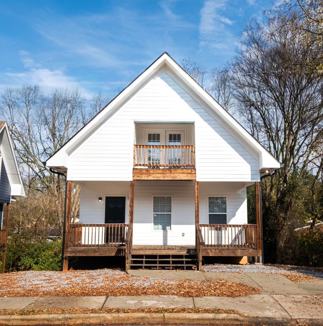 Prime UGA Location! 4BR + Bonus  Private Porch