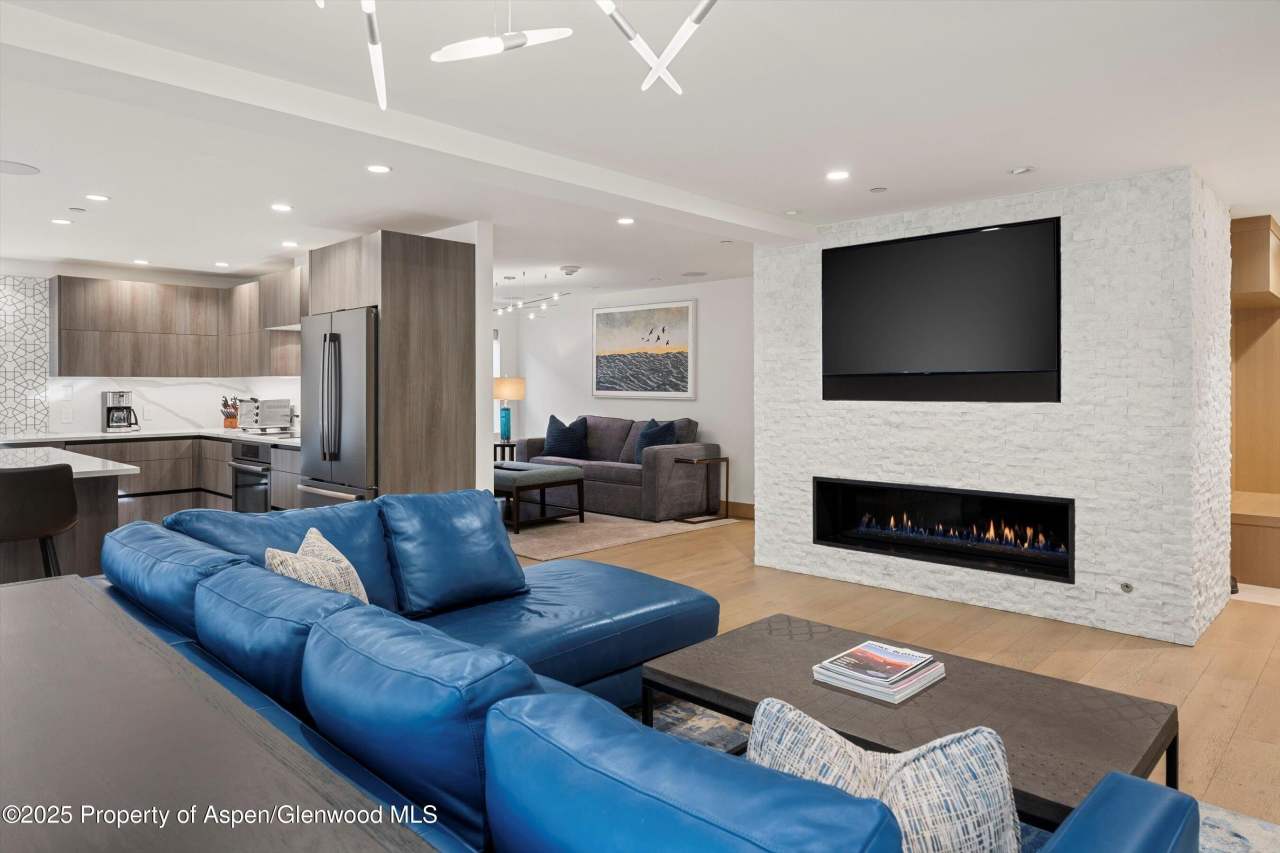 447 E Cooper Avenue unit: 1