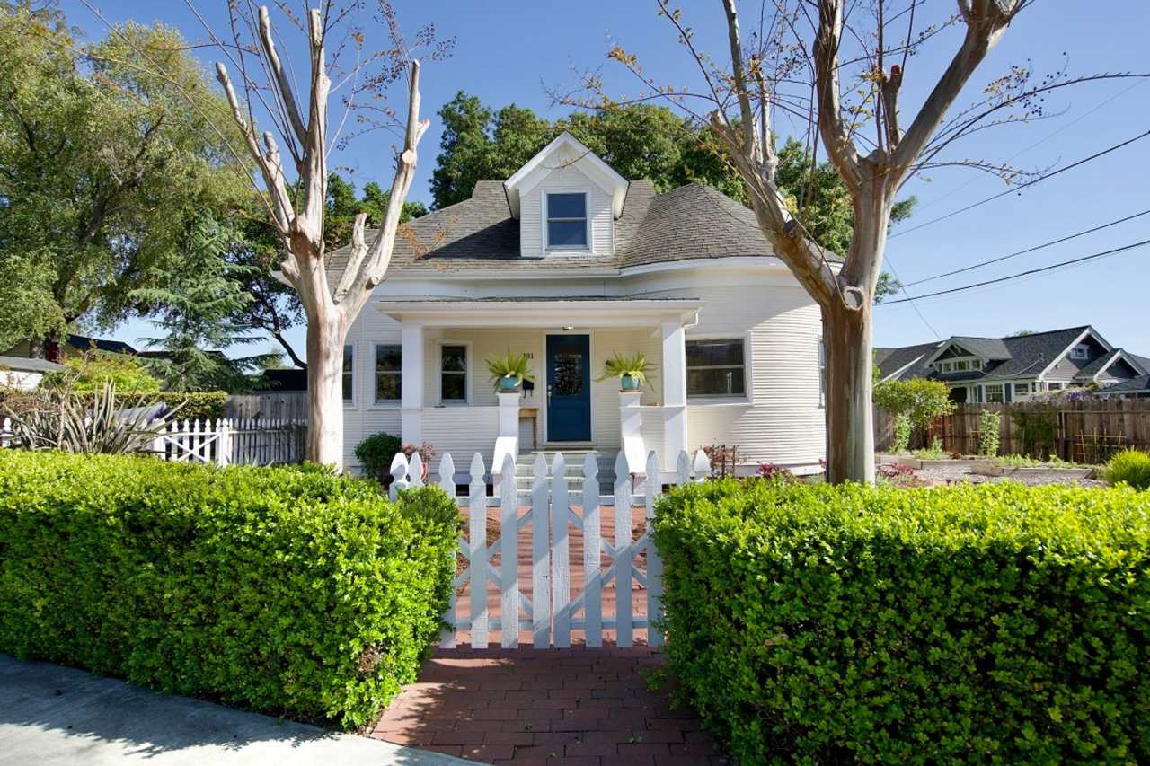 Fully Furnished Two- or Three-Bedroom Historic Napa Home - Close to Downtown Napa
