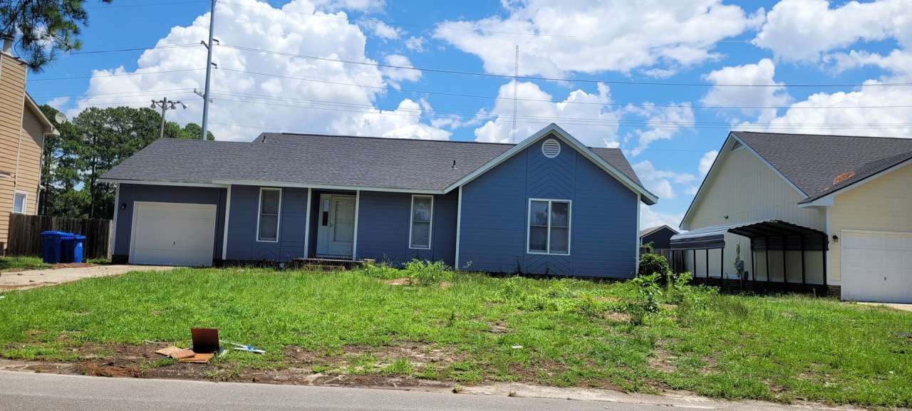 Clean 3 bedrooms, 2 baths, single garage w/remote control, and fenced yard!!