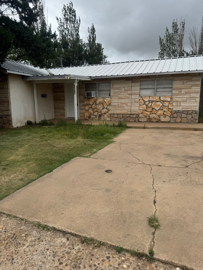 Large 2bedrooms 1bathroom bills separated paid by tenant