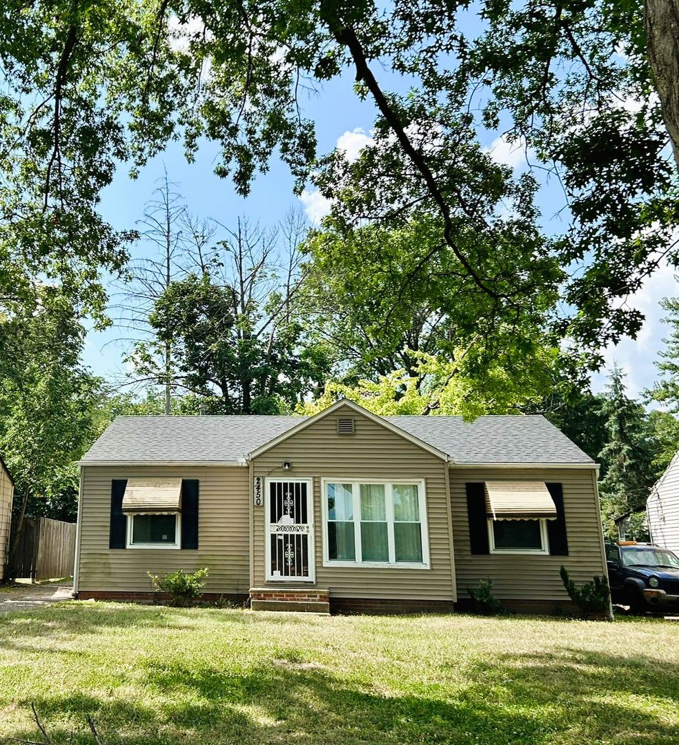 Bright  Convenient 3-Bedroom Home – 2450 Greenvale Rd