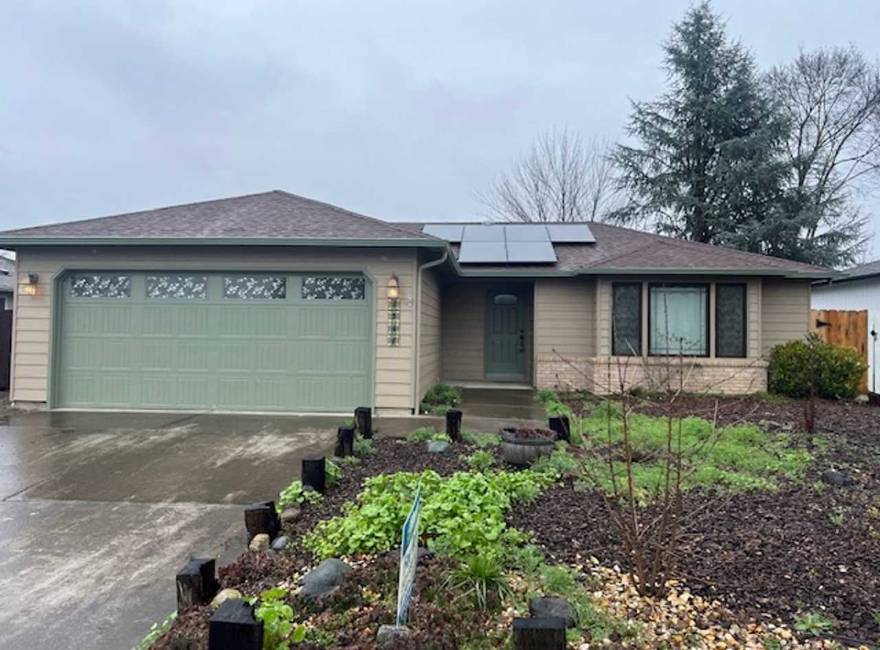 NEW TO MARKET, CLOSE TO SOUTH MEDFORD HIGH SCHOOL