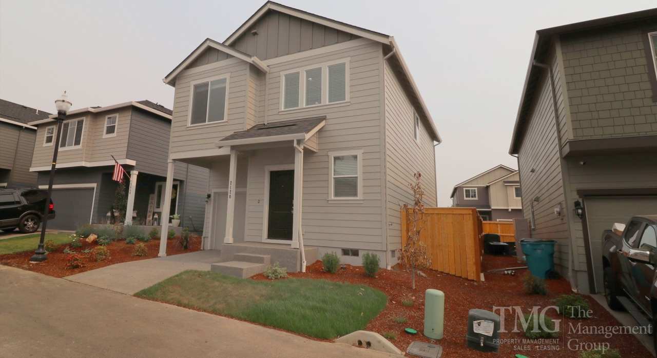 3BD Home in Ridgefield in a Great Location! Don't Miss Out!