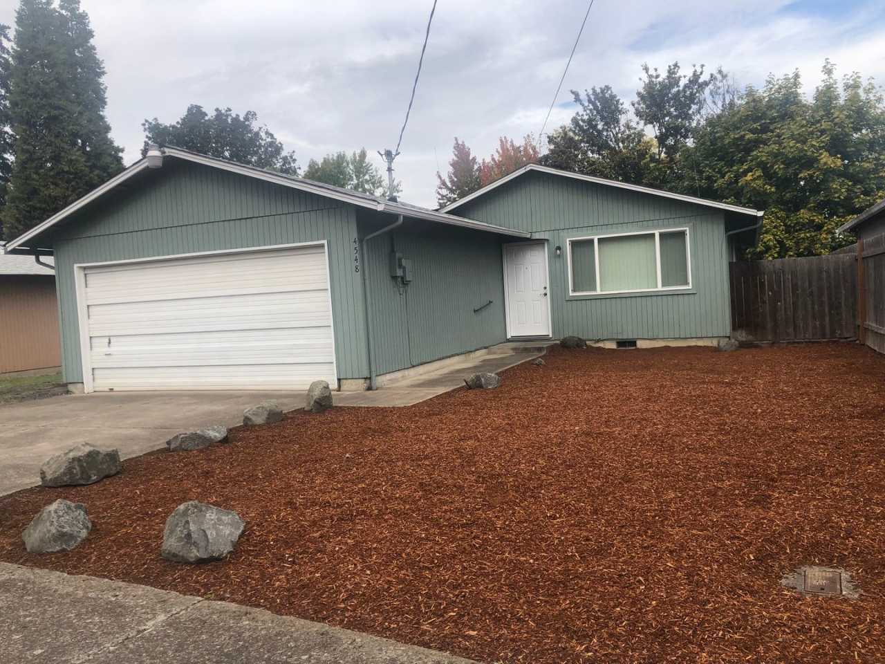 3 bedroom, 1 bath house in Springfield!