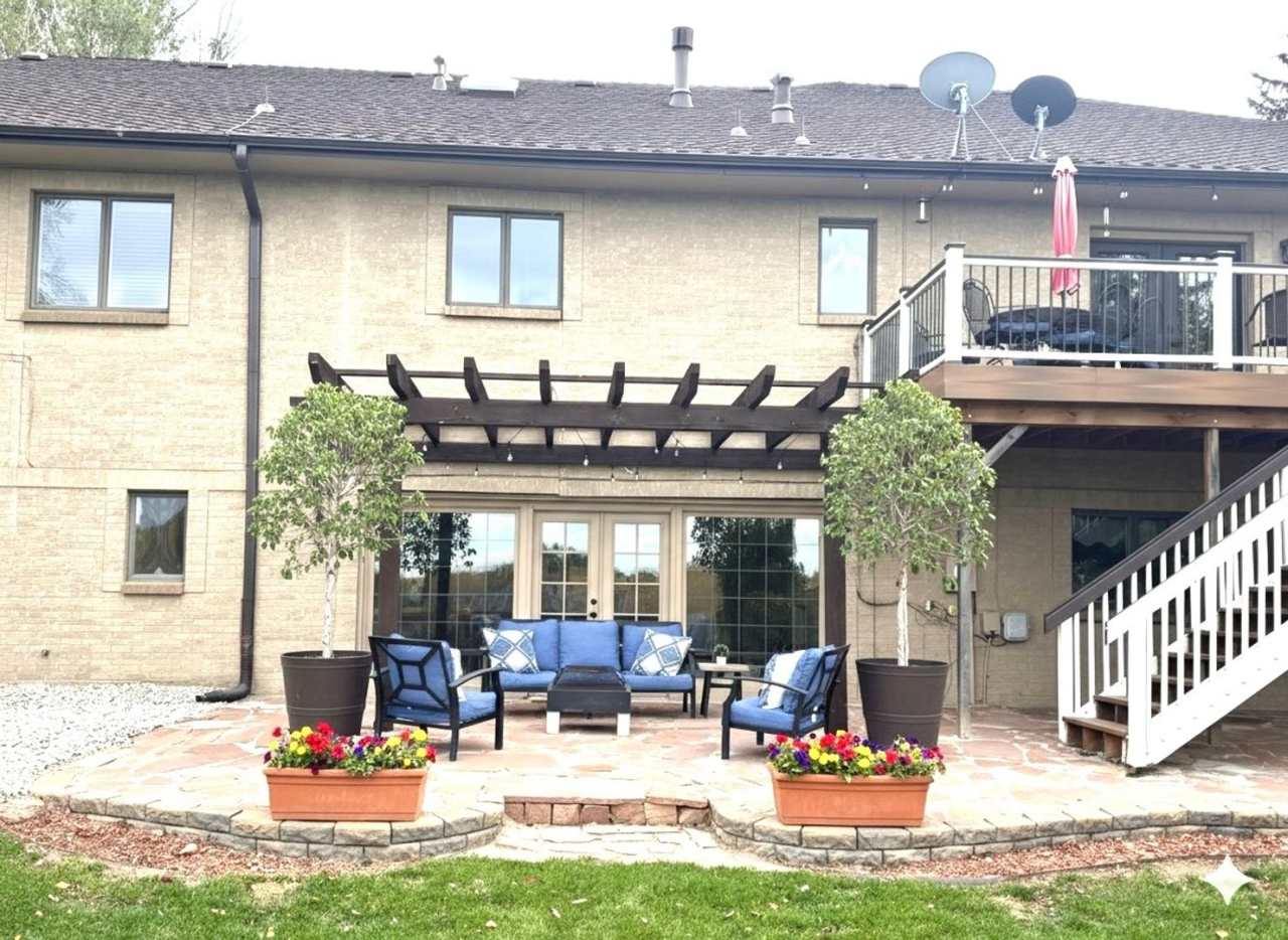 3 Bedroom, 2 bath Garden Level Unit in the Ken Caryl Neighborhood