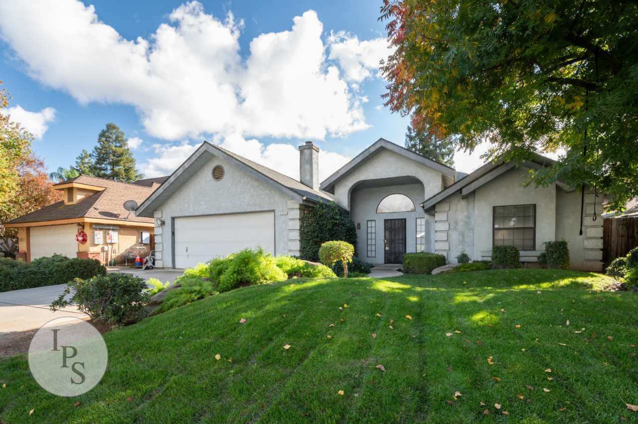 North West Fresno Home, 3BR/2BA, 1878sf, NEW CARPET - Lots of Amenities!