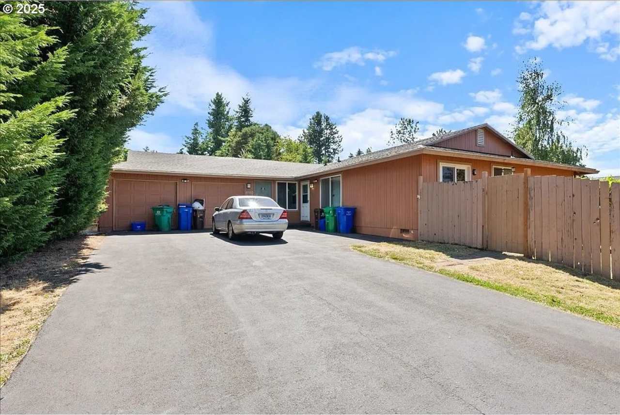 East Gresham/Barlow 2-bedroom w/ backyard and garage!