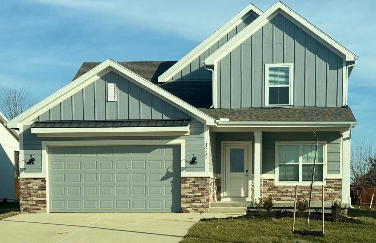 Coming Soon!! New 4 bedroom Home! $1000 Look  Lease Special!