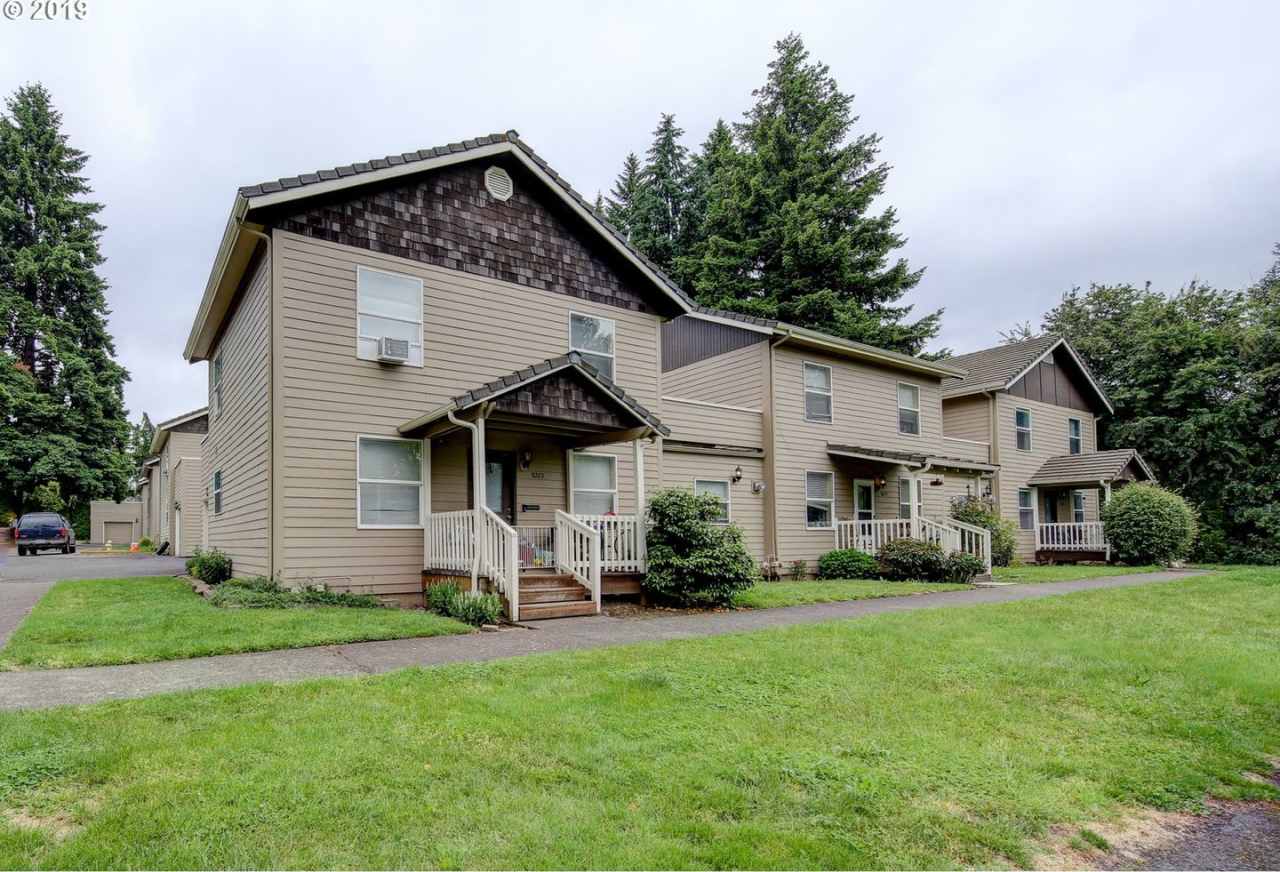 8317 SW Durham Road ~ Excellent Quail Park Townhome