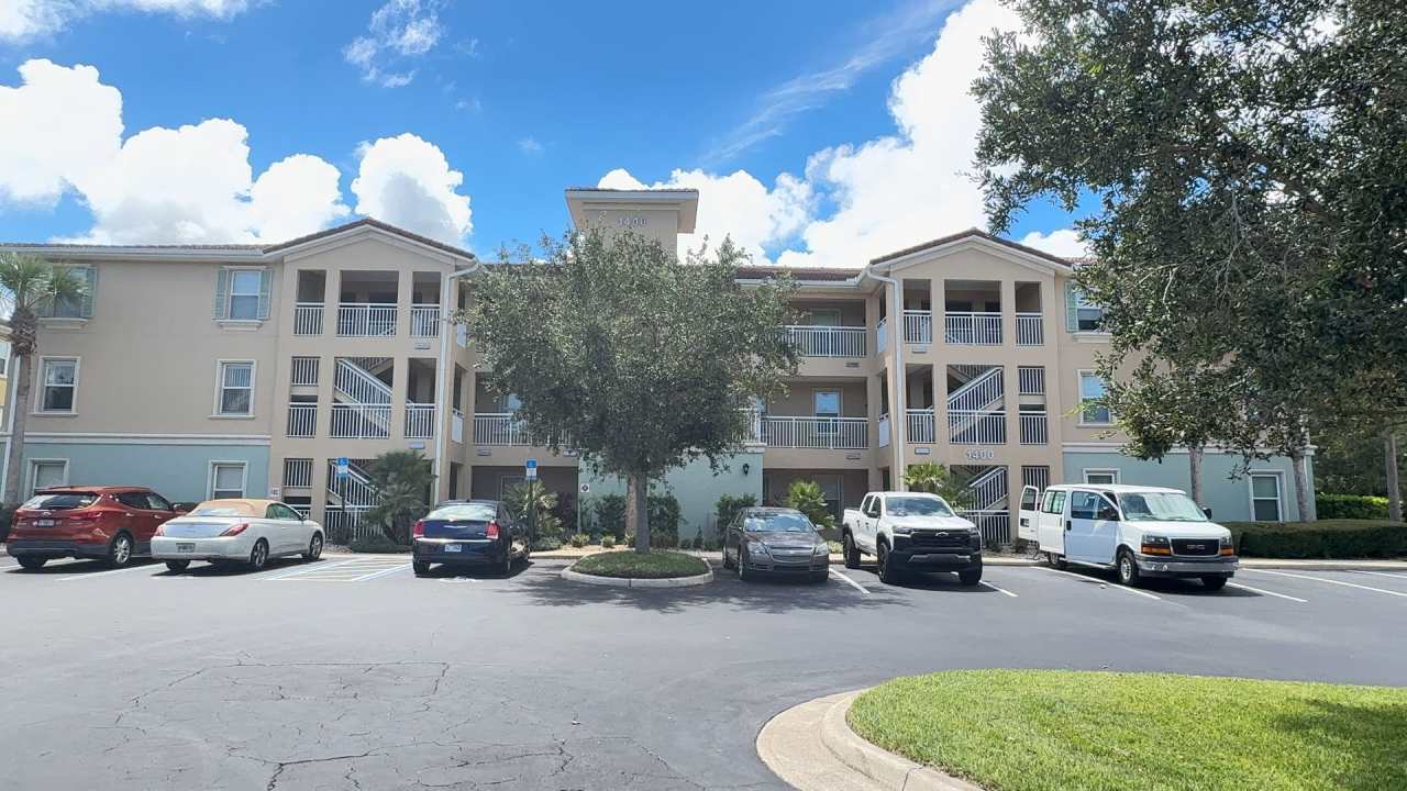 Adorable 2-bedroom, 2-bathroom 1st floor condo located in desirable Canopy Walk, Palm Coast, FL.