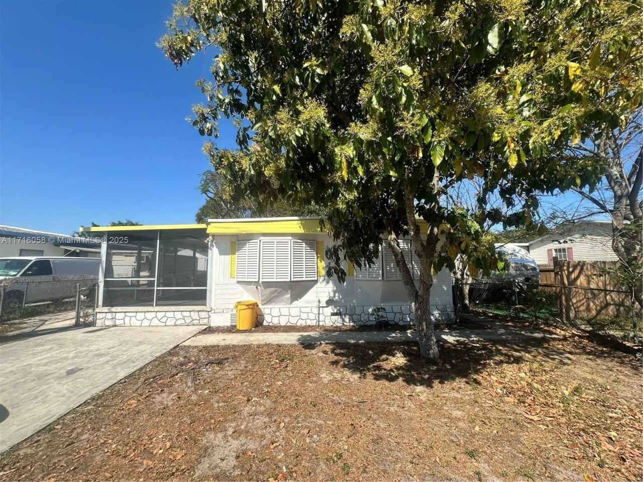 11869 W Sandalfoot Blvd W