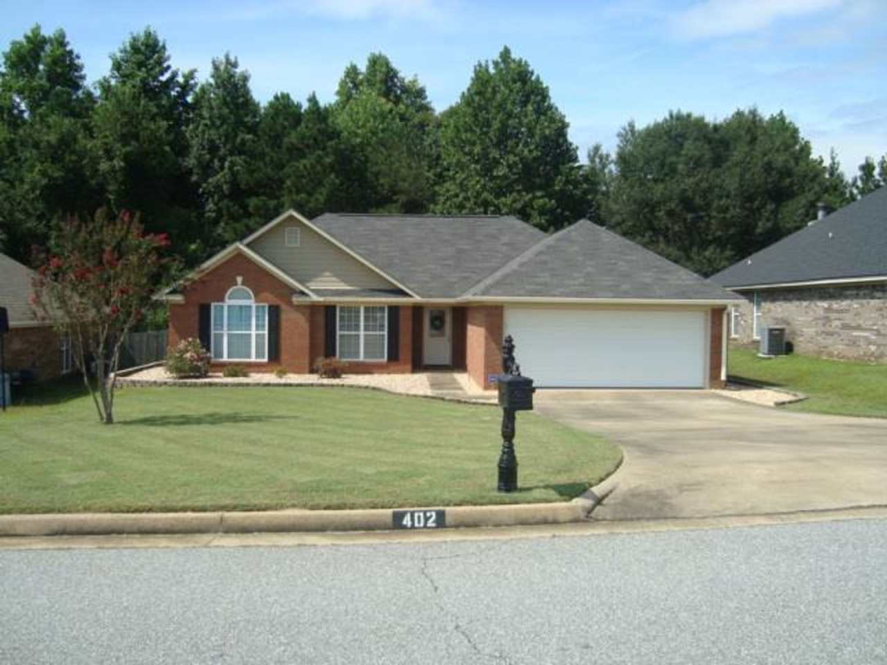 Phenix City home available Now to rent