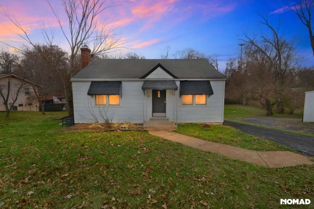 Charming 2BR House in Saint Louis