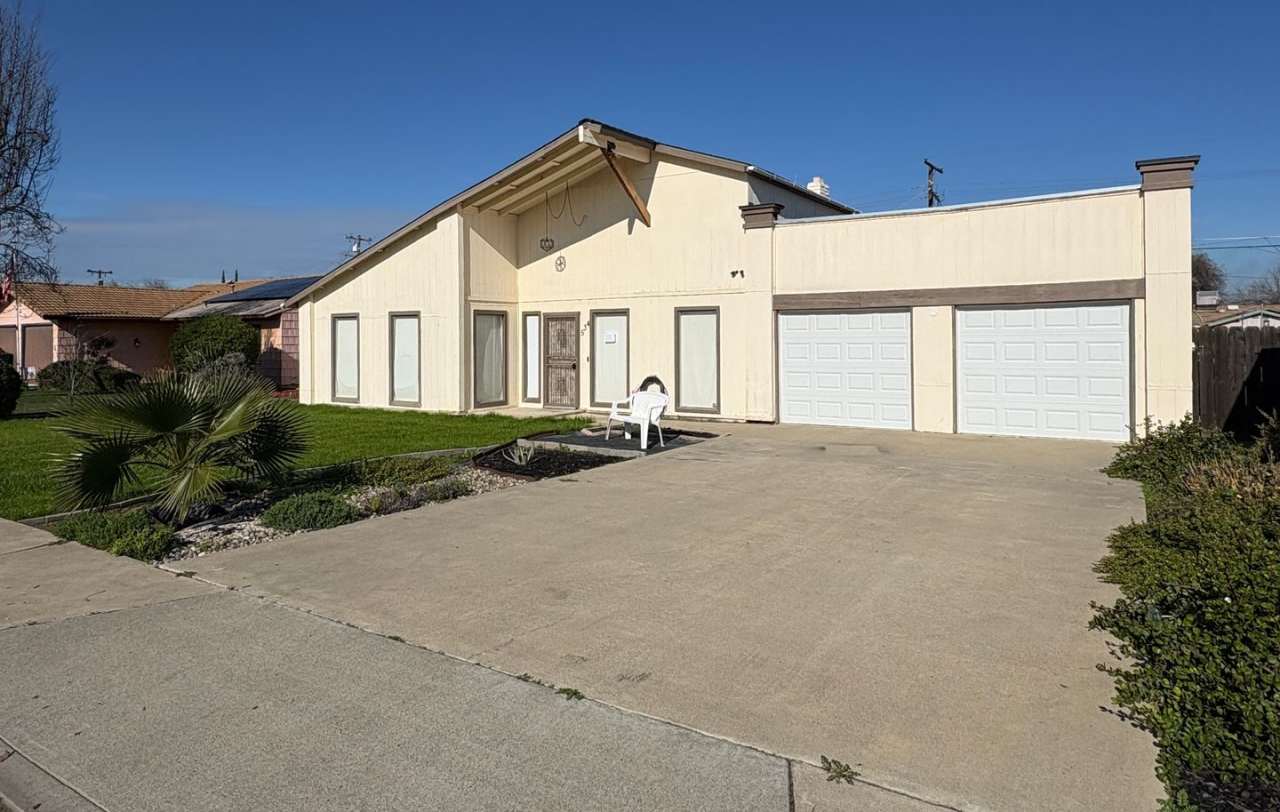 Cozy  Spacious Lemoore Home Rent Ready!
