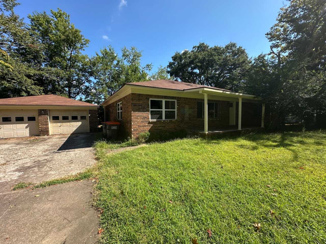 Welcome to your dream home in the heart of Russellville, AR.