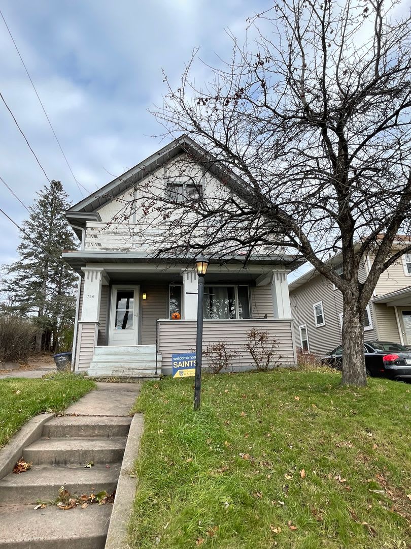 AVAILABLE JUNE - 4 Bed 2 Bath Charming Home