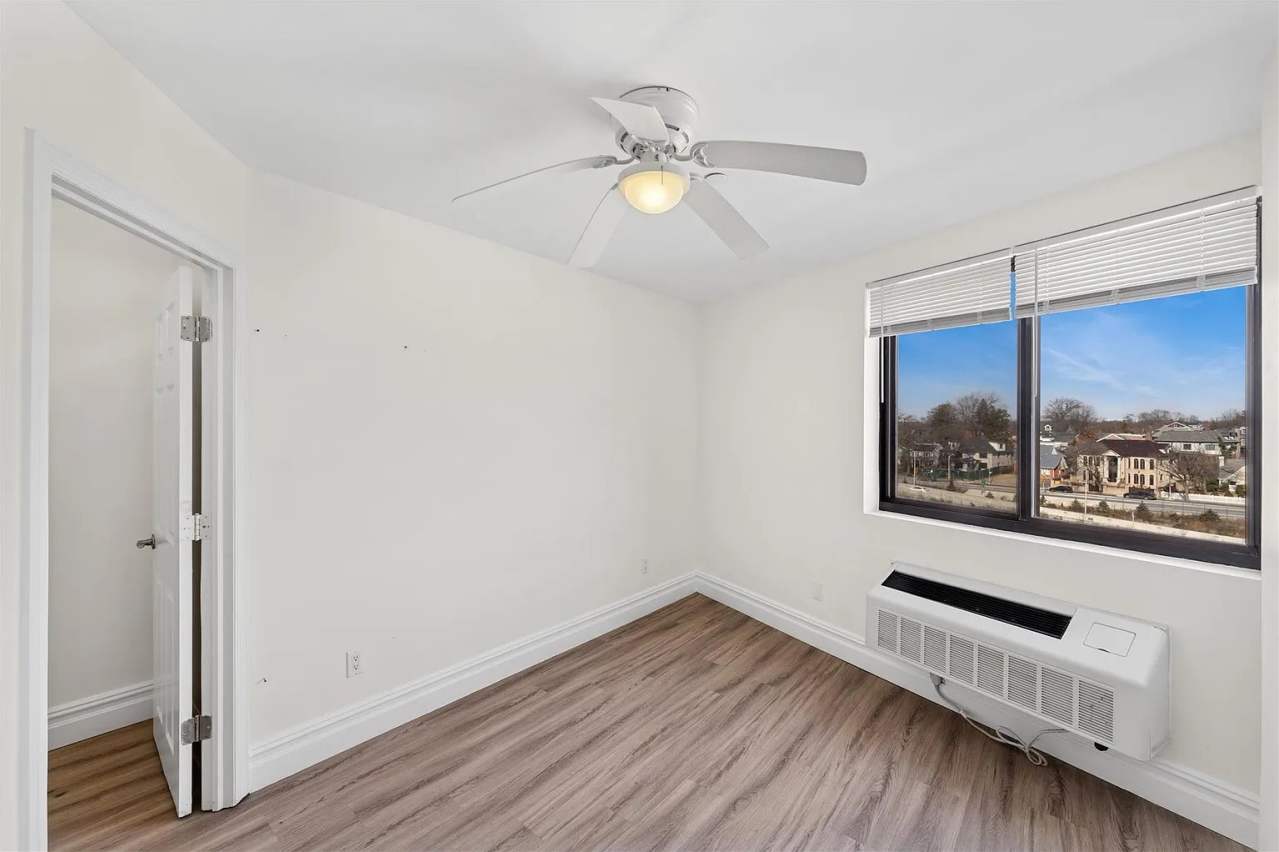 135-46 Grand Central Parkway