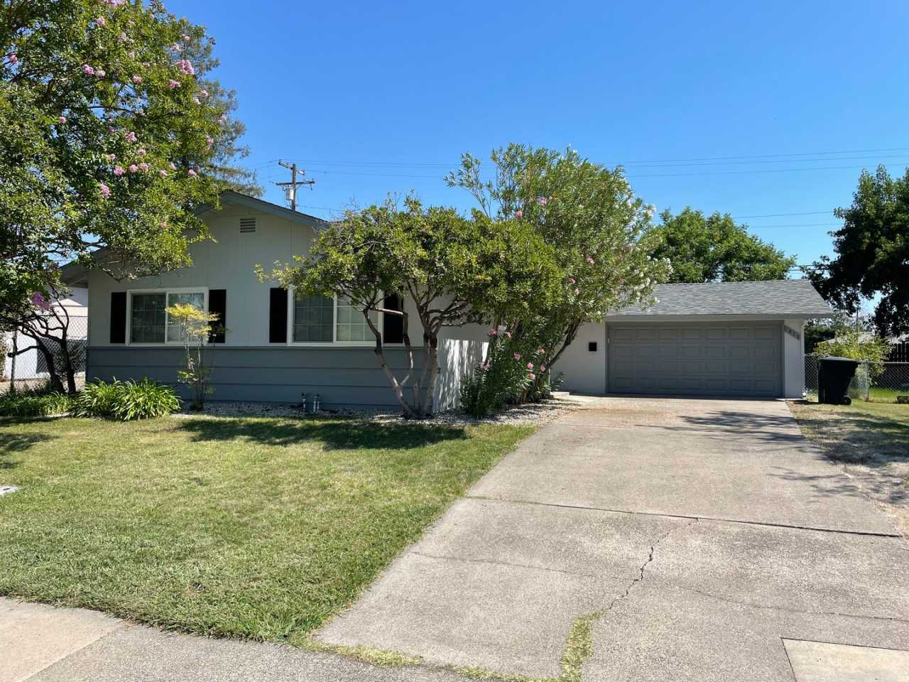 Charming 3-Bedroom Home in Prime Roseville Location!
