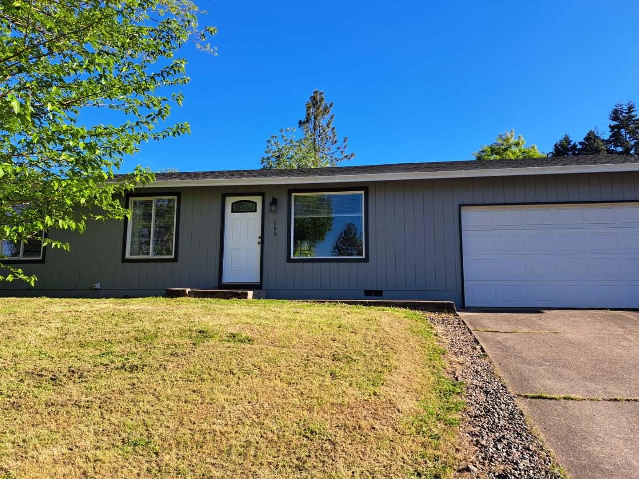 Green area 3 Bedroom 2 Bath with Garage