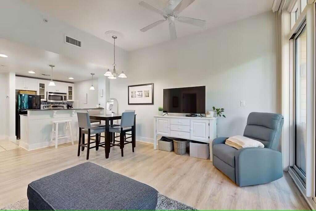 9100 Baytowne Wharf Boulevard unit: 555