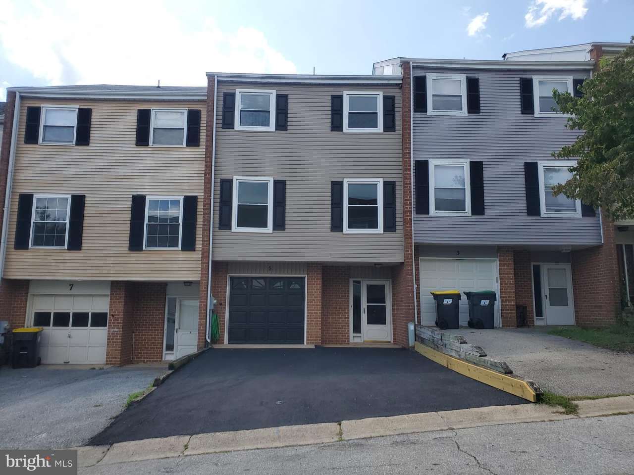 5 ANSONIA COURT