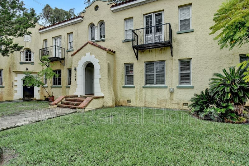 1508 McDuff Ave S #6