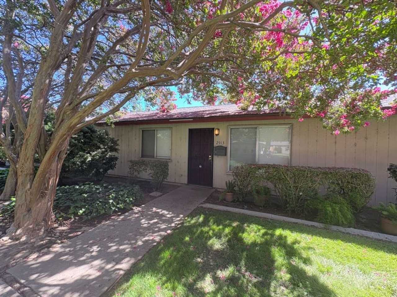 Cute 2 Bedroom Condo