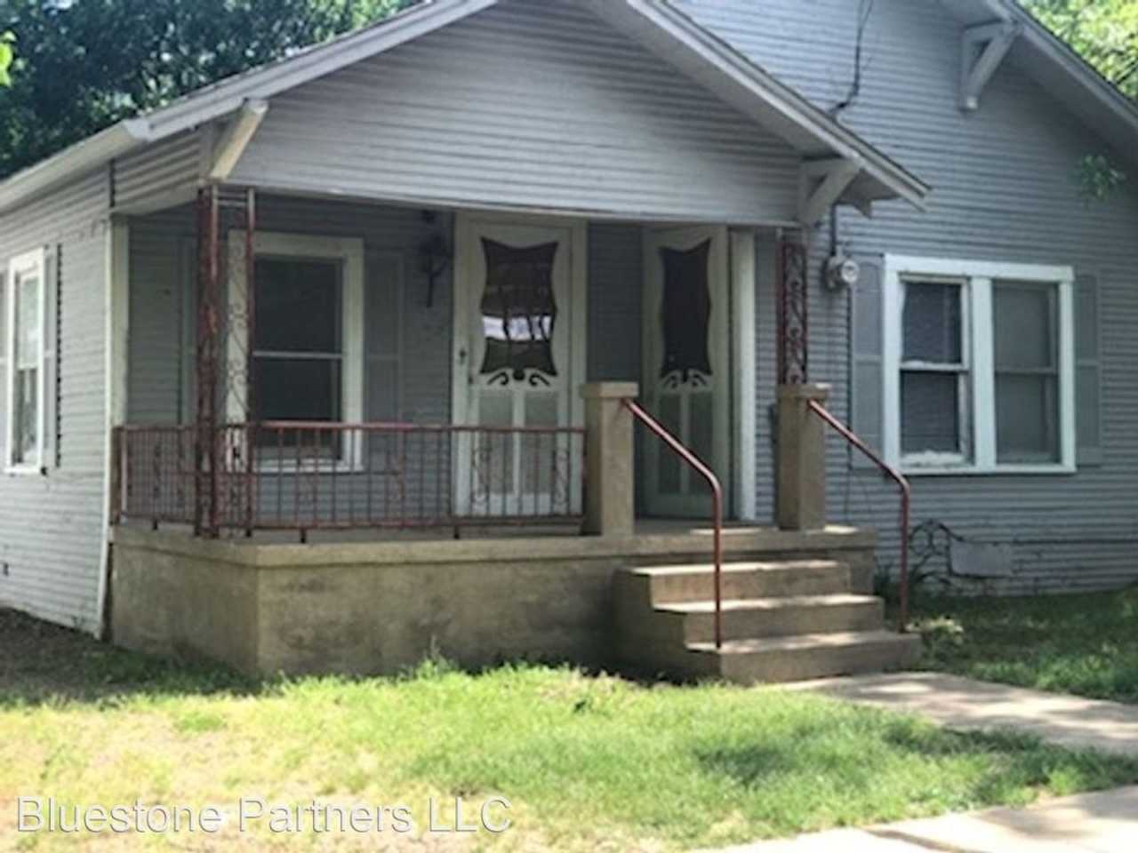 2/1 in Southeast Sherman Near Rosedale Park