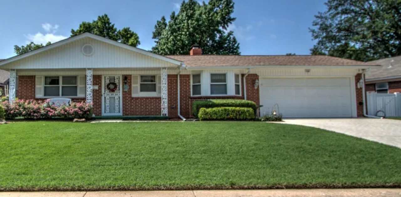 3 bed 2 Bath, 2 car garage!