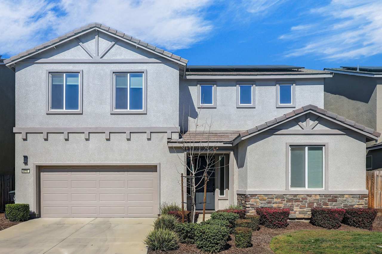 Beautiful 2 story Home for rent in Visalia, Ca