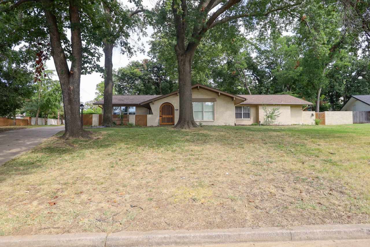 Incredible Ranch Style Home in Midtown!
