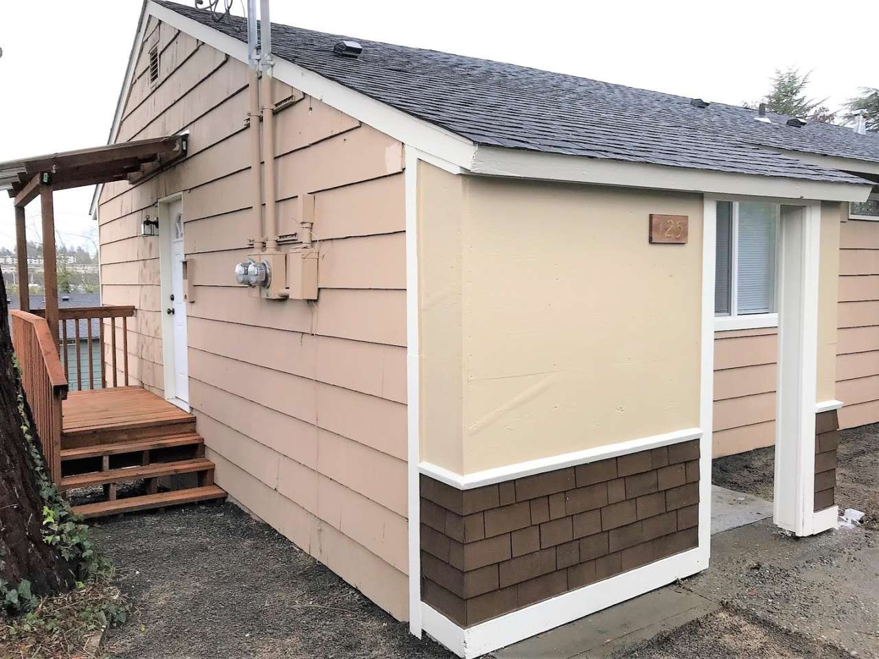 Sheridan Park/ East Bremerton 1 bed 1 bath duplex cottage